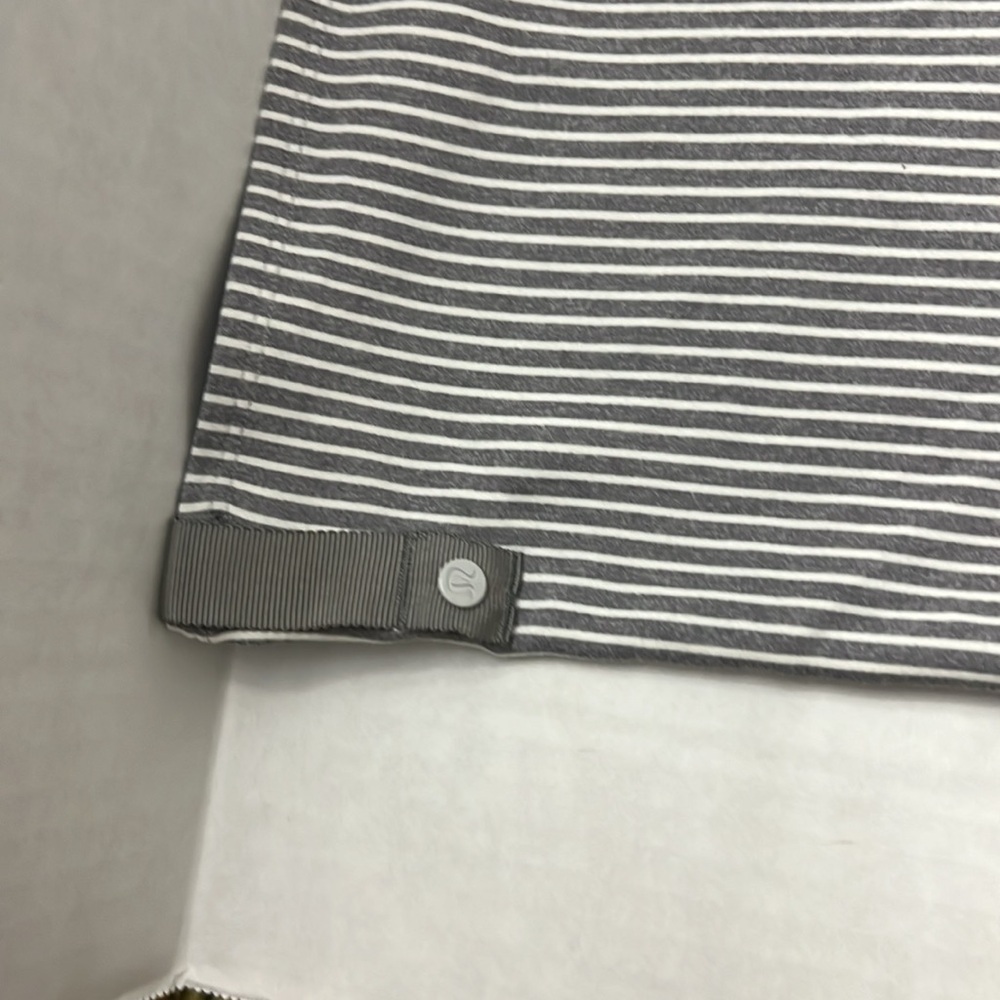 Lululemon - Picture 2 of 5